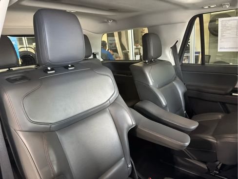 Used 2025 Ford Expedition Active AWD/4WD image 43