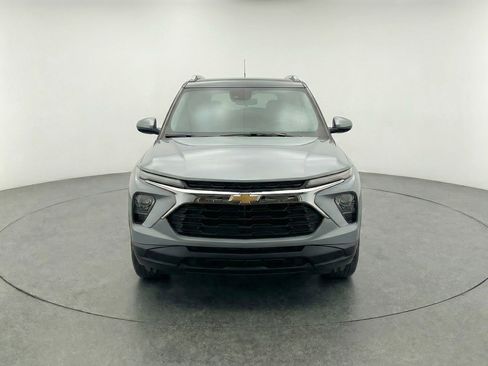 Used 2025 Chevrolet TrailBlazer LT image 2