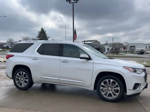 Used 2019 Chevrolet Traverse Premier w/ Driver Confidence II Package image 2