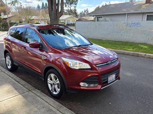 Used 2015 Ford Escape SE w/ Equipment Group 201A AWD/4WD image 3