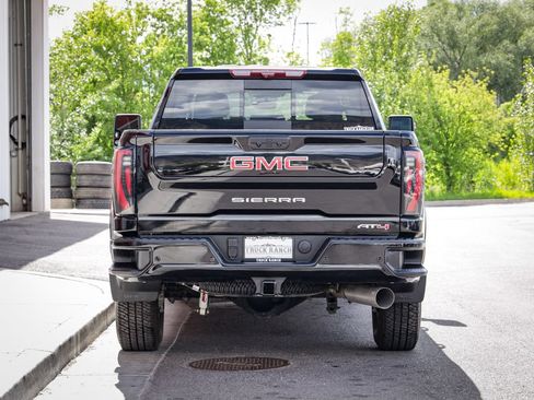 Used 2024 GMC Sierra 2500 AT4 w/ AT4 Premium Plus Package AWD/4WD image 4