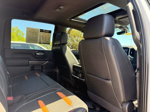 Used 2022 GMC Sierra 2500 AT4 w/ AT4 Premium Plus Package AWD/4WD image 32