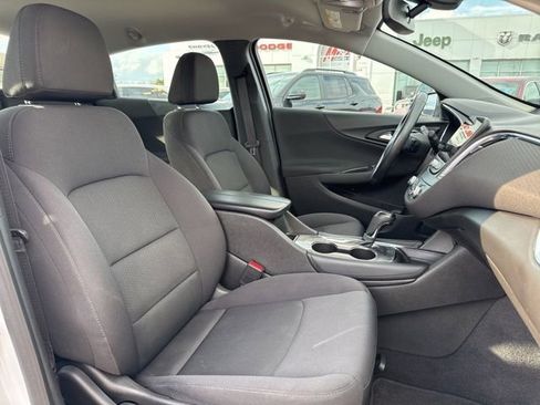 Used 2017 Chevrolet Malibu LT image 28