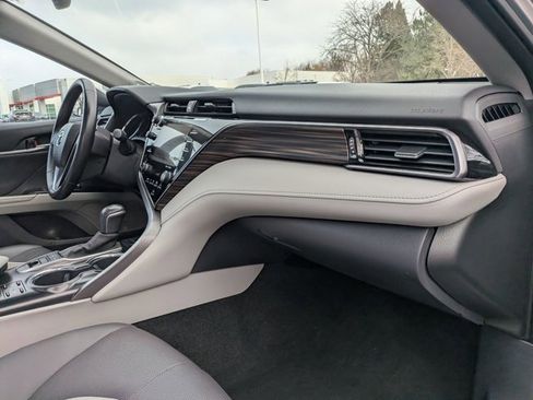 Used 2020 Toyota Camry XLE image 22