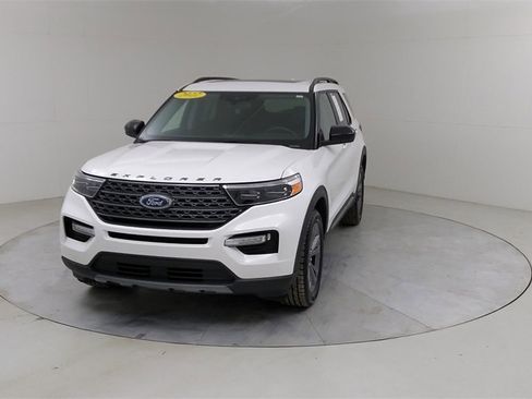 Certified 2022 Ford Explorer XLT w/ Equipment Group 202A image 10