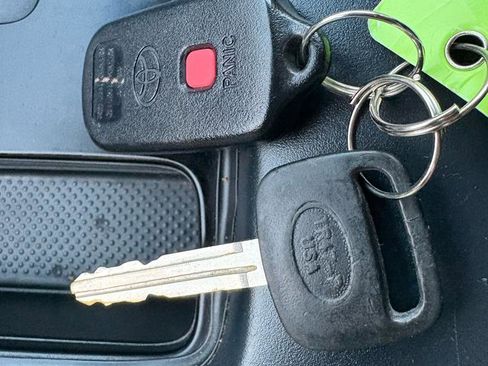 Used 2004 Toyota Avalon XLS image 7