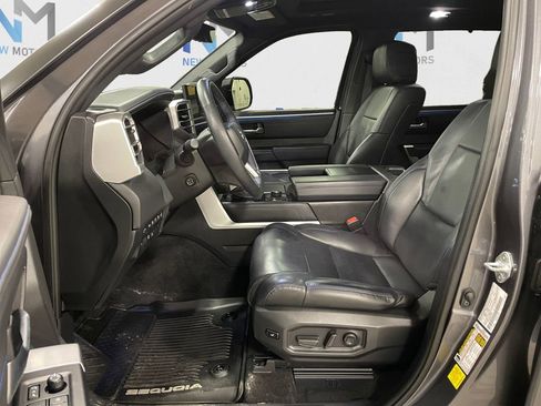 Used 2024 Toyota Sequoia Platinum image 9