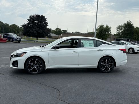 New 2025 Nissan Altima 2.5 SR image 3