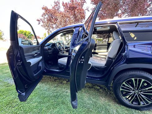 Used 2025 Toyota Grand Highlander AWD Hybrid image 21