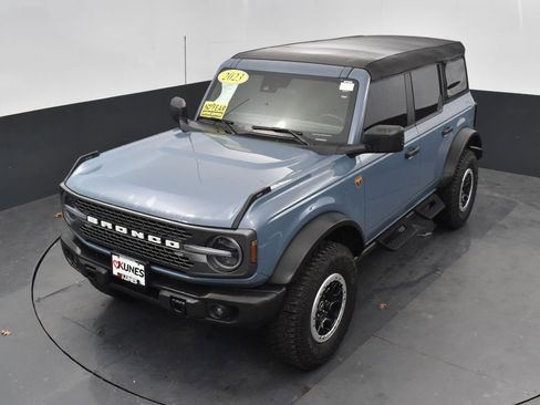 Used 2023 Ford Bronco Badlands w/ Sasquatch Package AWD/4WD image 30