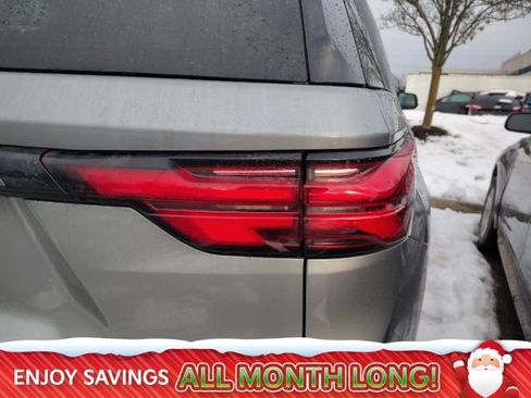 Used 2023 Chevrolet Traverse Premier w/ Redline Edition image 12