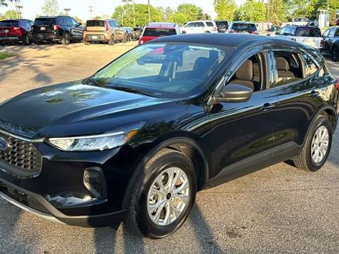 Used 2023 Ford Escape Active AWD/4WD image 2