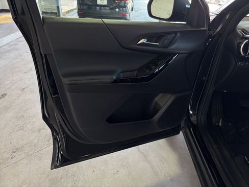 Used 2025 Chevrolet Equinox LT image 23