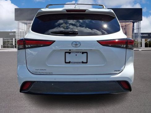 Used 2022 Toyota Highlander Limited AWD/4WD image 5