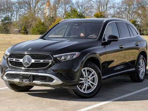 Used 2023 Mercedes-Benz GLC 300 4MATIC image 3