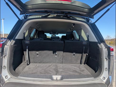 Used 2024 Nissan Pathfinder SV image 19