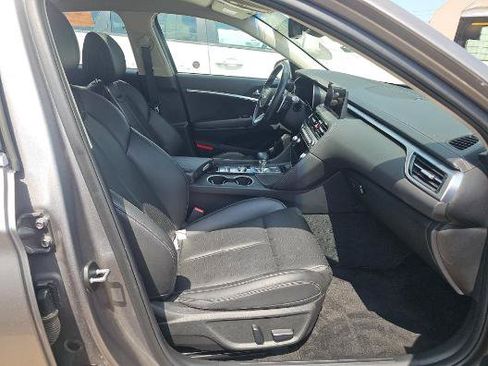 Used 2025 Genesis G70 2.5T RWD image 20