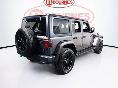 Used 2023 Jeep Wrangler Unlimited Sahara w/ Cold Weather Group AWD/4WD image 11