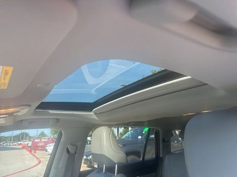 Used 2020 Toyota Highlander XLE FWD image 11