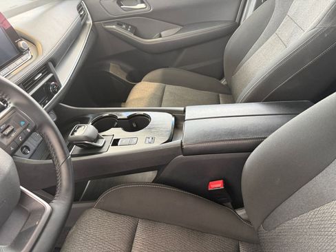 Used 2025 Nissan Rogue SV FWD image 43