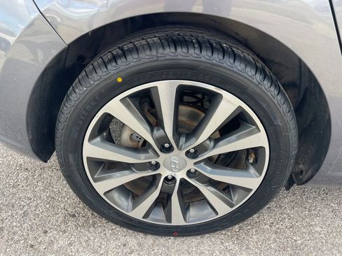 Used 2019 Hyundai Elantra GT FWD image 9