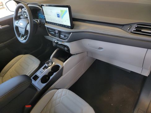 New 2024 Ford Escape SE w/ PHEV Premium Package FWD image 16