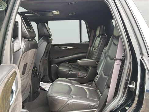 Used 2017 Cadillac Escalade Platinum AWD/4WD image 22