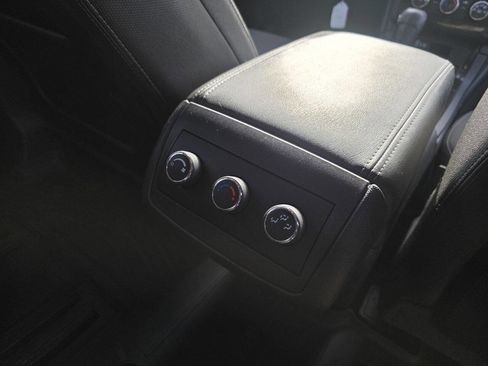 Used 2016 Chevrolet Traverse LT image 17