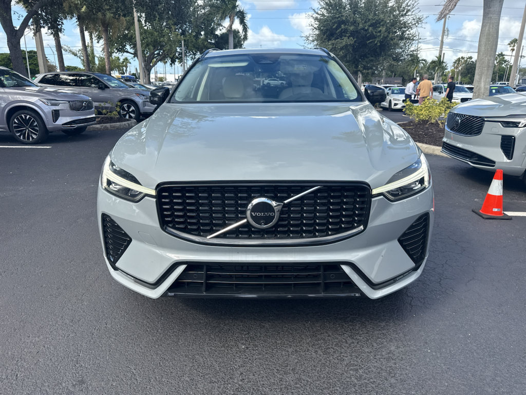 Used 2025 Volvo XC60 B5 Plus w/ Protection Package Premier AWD/4WD image 12