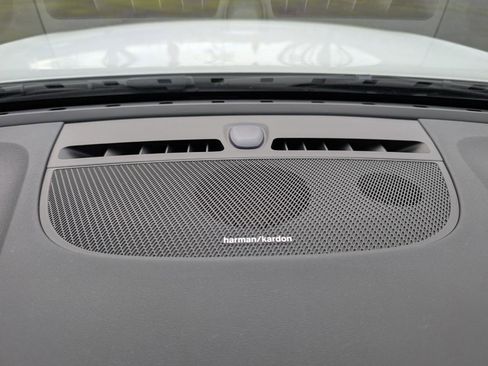 Used 2023 Volvo XC40 B5 Ultimate w/ Protection Package Premier image 23