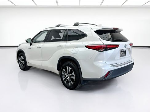 Used 2020 Toyota Highlander XLE AWD/4WD image 6