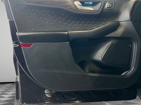 Used 2020 Ford Escape Titanium image 22