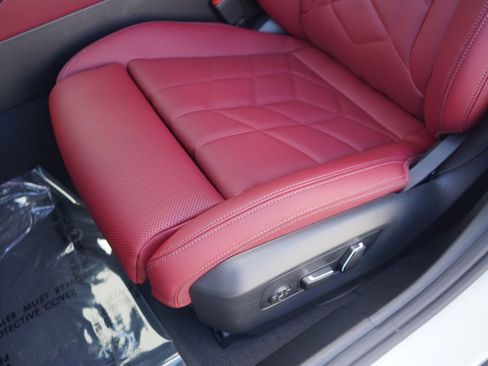 Used 2025 BMW 530i w/ Premium Package image 12