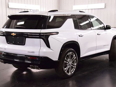 Used 2026 Chevrolet Traverse High Country w/ LPO, Floor Liner Package AWD/4WD image 7