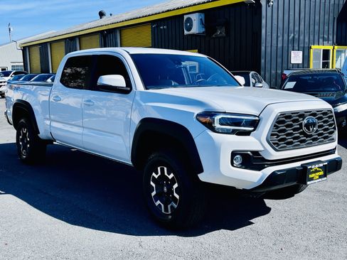 Used 2023 Toyota Tacoma TRD Off-Road image 3