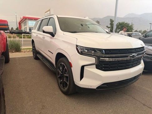 Used 2022 Chevrolet Suburban RST w/ Luxury Package AWD/4WD image 2