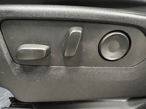 Used 2023 GMC Yukon XL SLT image 21