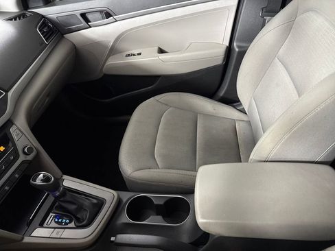 Used 2018 Hyundai Elantra SE image 16