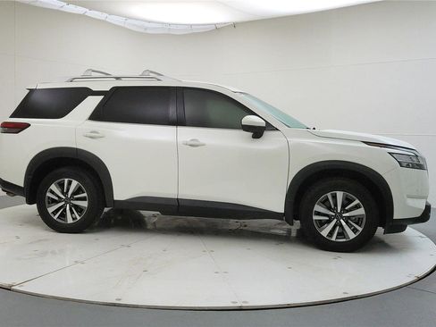 Used 2023 Nissan Pathfinder SL image 9