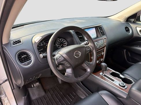 Used 2020 Nissan Pathfinder Platinum image 9