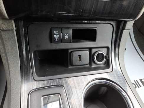 Used 2017 Chevrolet Traverse LT image 24