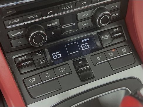 Used 2013 Porsche 911 Carrera 4S image 17