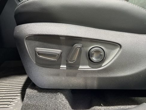 New 2026 Toyota Highlander Limited image 12