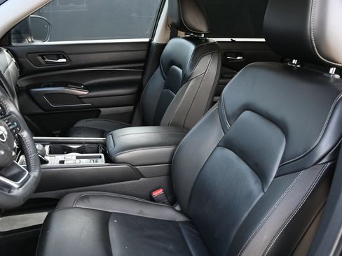 Used 2024 Nissan Pathfinder SL w/ SL Premium Package FWD image 10