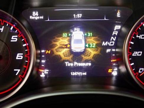 Used 2015 Dodge Charger SXT w/ Plus Group image 11