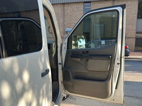Used 2018 Nissan NV 2500 SV w/ Navigation Package RWD image 24