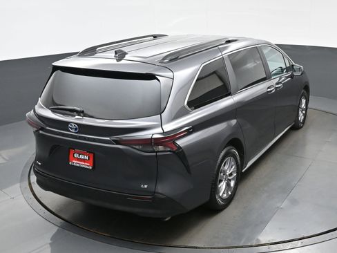 Used 2025 Toyota Sienna XLE FWD image 42