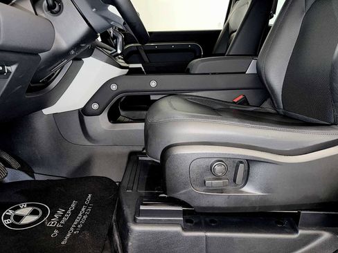 Used 2023 Land Rover Defender 90 S image 10