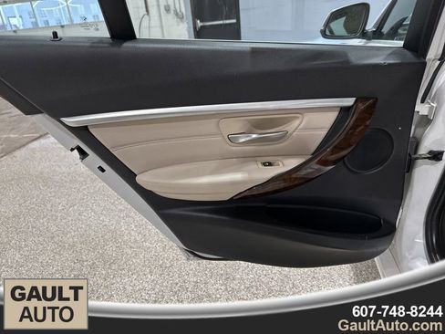 Used 2018 BMW 330i xDrive Sedan w/ Premium Package image 14