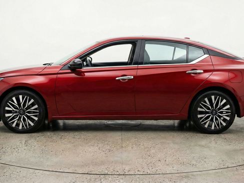 Used 2025 Nissan Altima 2.5 SV image 5